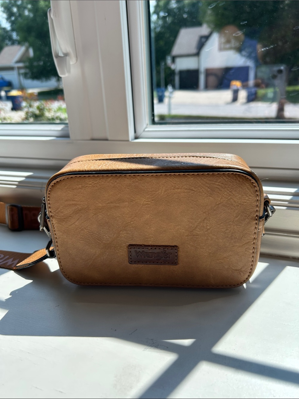 Wrangler Tan Crossbody Bag with Brown Accents- RARE